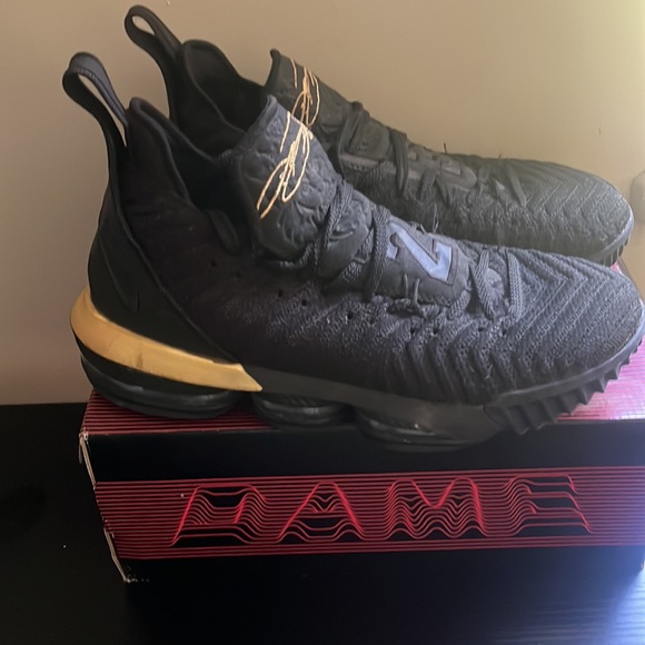 Lebron 16